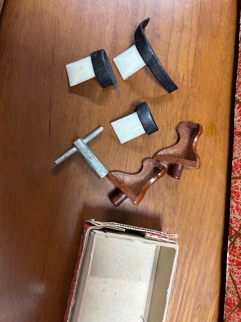 琴と調弦具、ケース付き