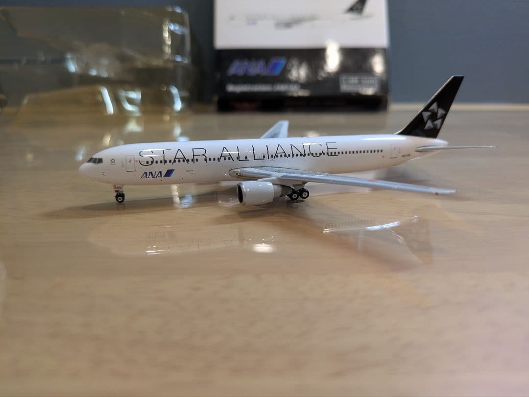 航空機・ヘリコプター ANA Boeing 767-300ER STAR ALLIANCE 1:400