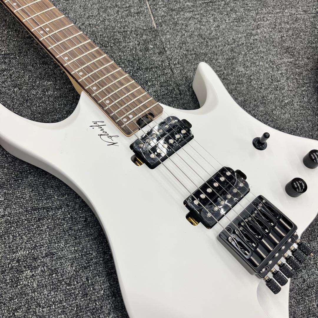 【11258】【新品】ヘッドレスギター 汎用ケース付き ホワイト