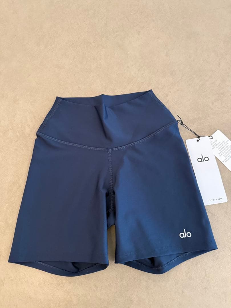 XS aloネイビー ハイウエストショートパンツ