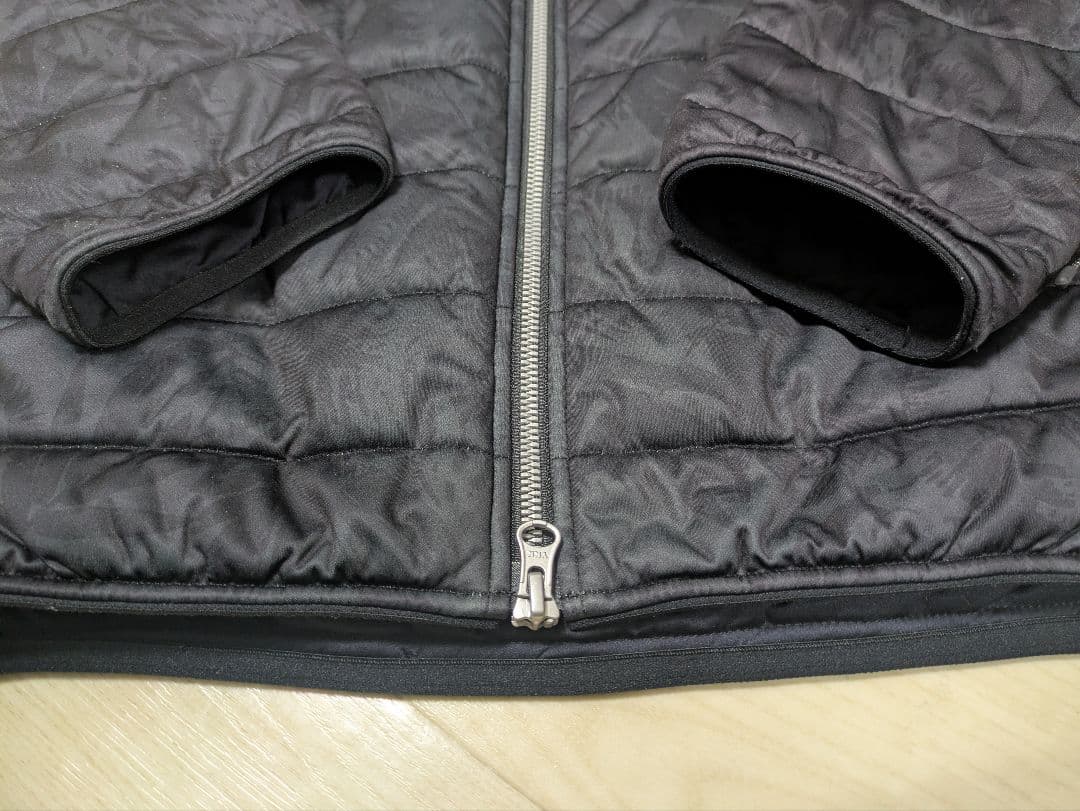 TravisMatthew　トラビスマシュー　ダウンジャケット　Lサイズ