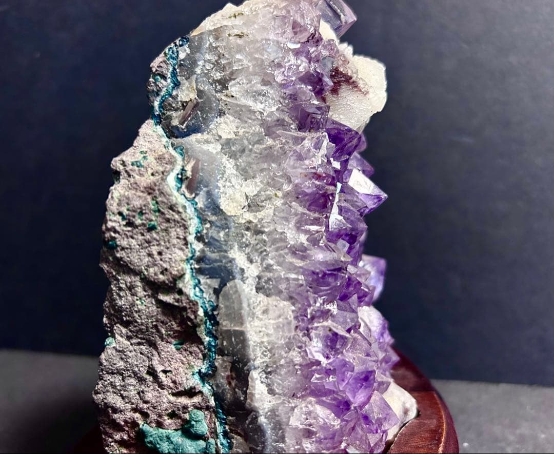 一点物 ファントムアメジストクラスター（紫水晶） 台座付き