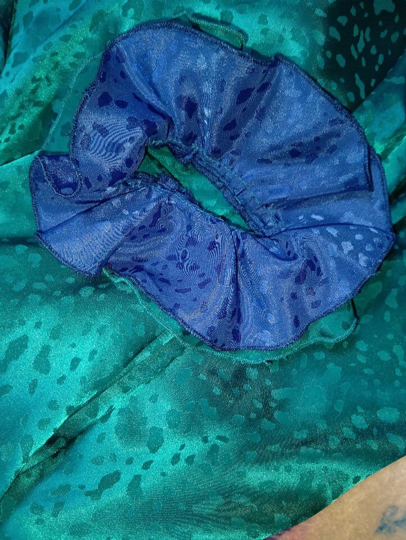 大きめサイズの衣装ワンピース（シルキータッチの光沢あり）ライトグリーン