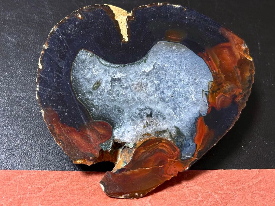 【超希少】天然ブラックオニキスのトレジャーメノウ 龍穴 ジオード アゲート 風水