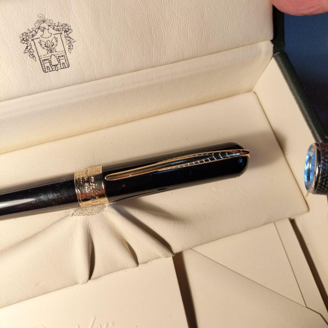 Pineider 万年筆 黒 ゴールド装飾