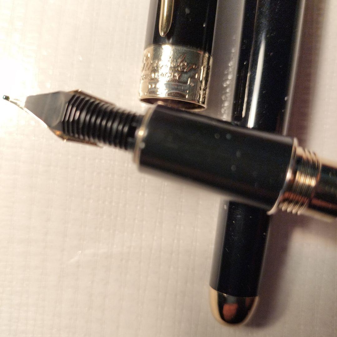 Pineider 万年筆 黒 ゴールド装飾