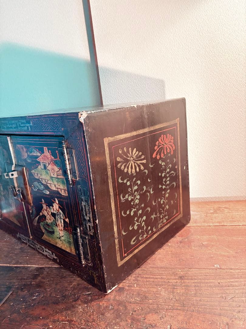 珍品 中国 黒漆塗り箪笥 李朝家具 モリジャン 文甲欌 韓国 キャビネット