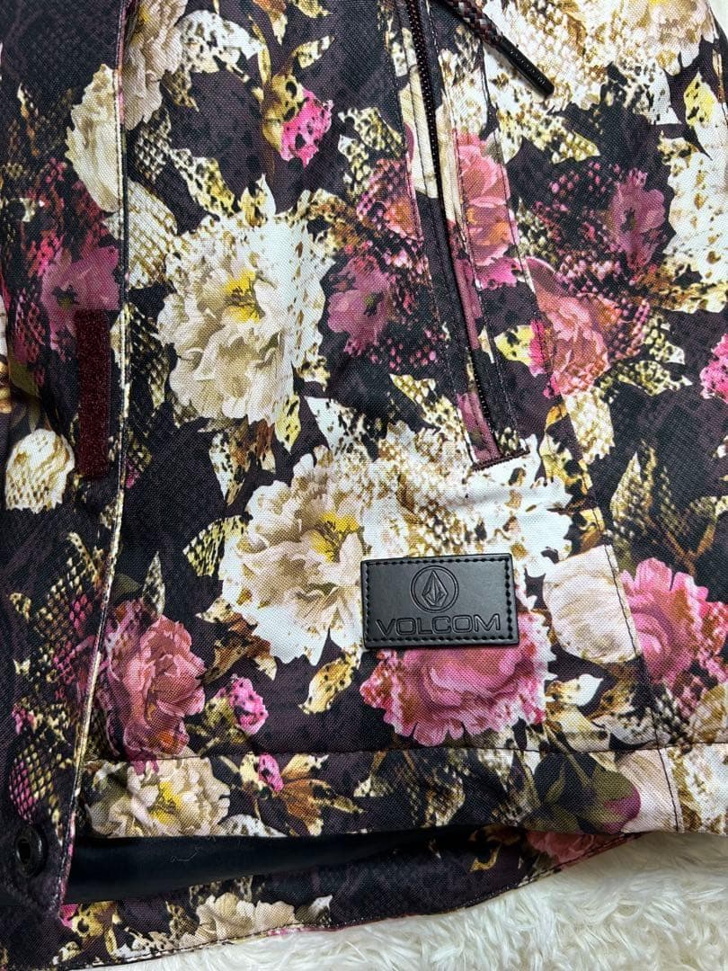美品　VOLCOM　スノーボードウェア　ジャケット　花柄　M　レディース