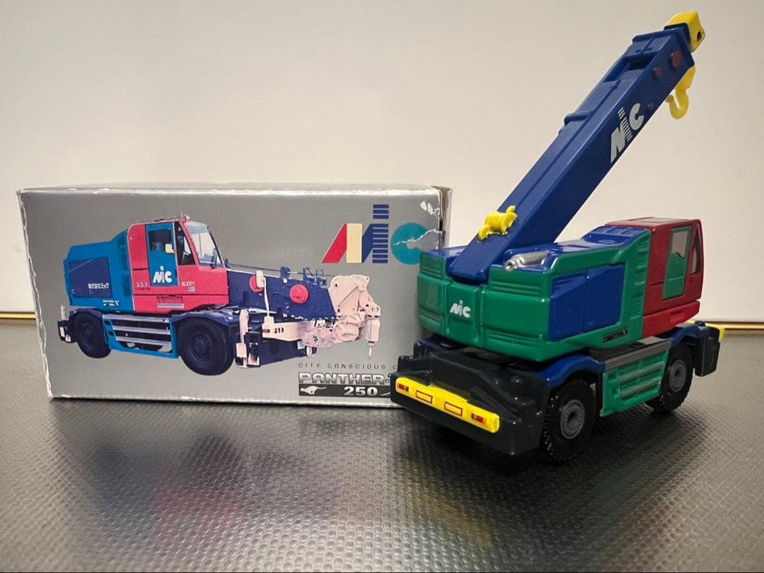 [値下げ中]TOMICAトミカ ミニカー　パンサーX 250 クレーン車