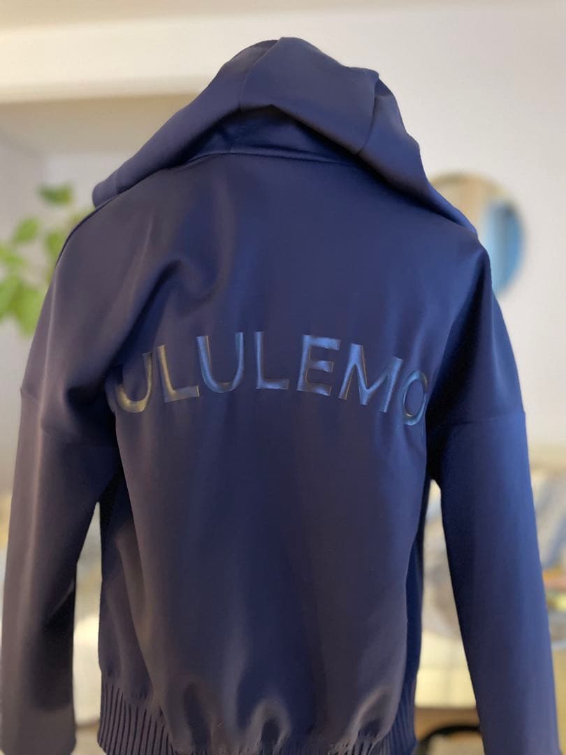 希少！ルルレモン ハワイで購入　4 パーカー　ネイビー　バックロゴ　Mサイズ