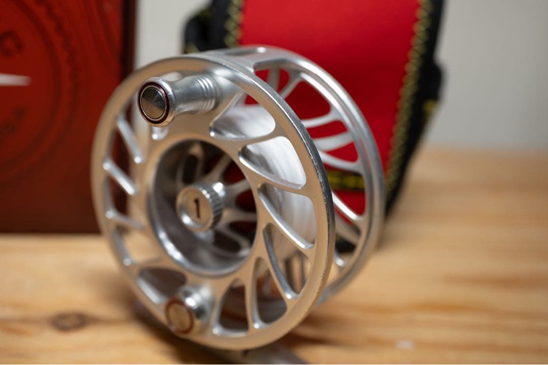 HATCH FINATIC 1plus シルバー ハッチフライリール