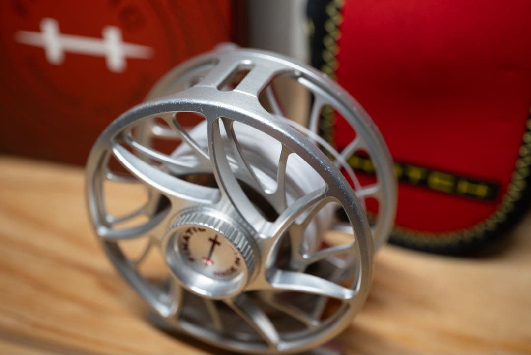 HATCH FINATIC 1plus シルバー ハッチフライリール