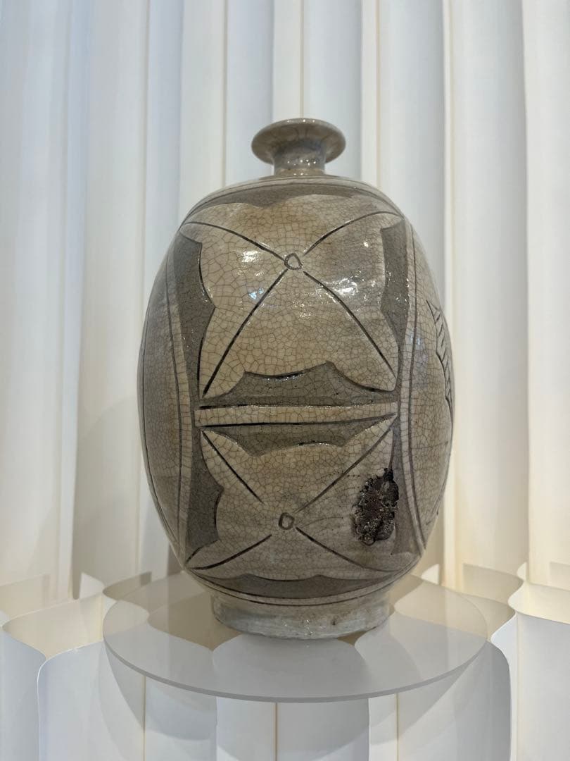 【外商購入】鶏龍山 鉄絵粉青 魚文 扁壺（図録付き）