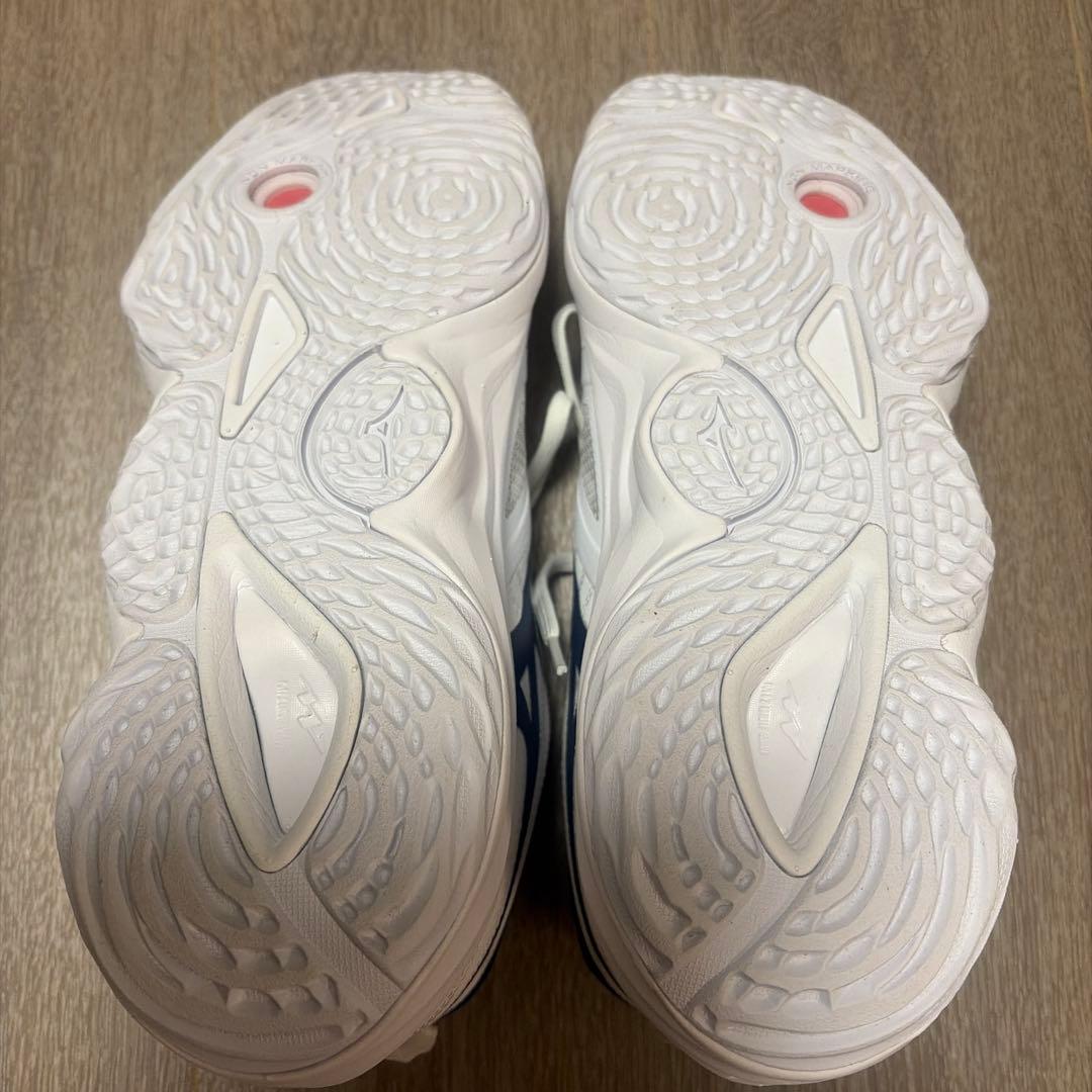 ミズノ バレーボールシューズ ウエーブモメンタム 26.0cm 美品箱なし