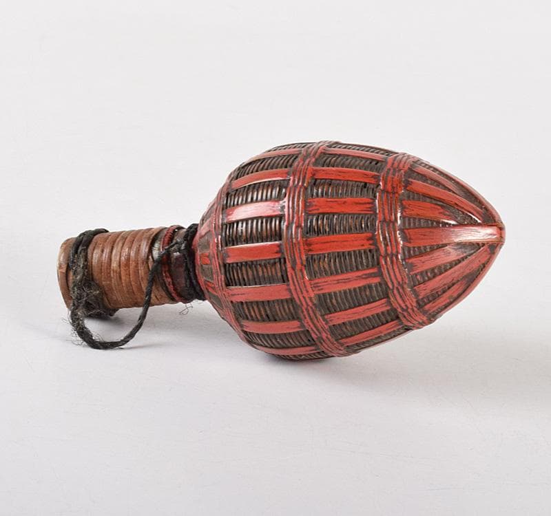 時代提げ物　武具　刀装具　古竹編細工　朱塗根来塗　薬入　火薬入　V　R5002
