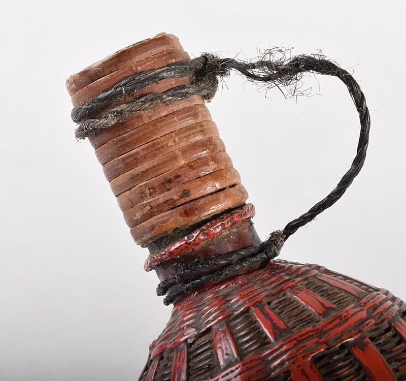 時代提げ物　武具　刀装具　古竹編細工　朱塗根来塗　薬入　火薬入　V　R5002