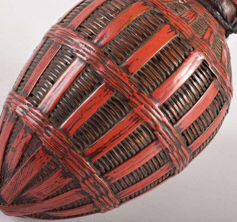 時代提げ物　武具　刀装具　古竹編細工　朱塗根来塗　薬入　火薬入　V　R5002