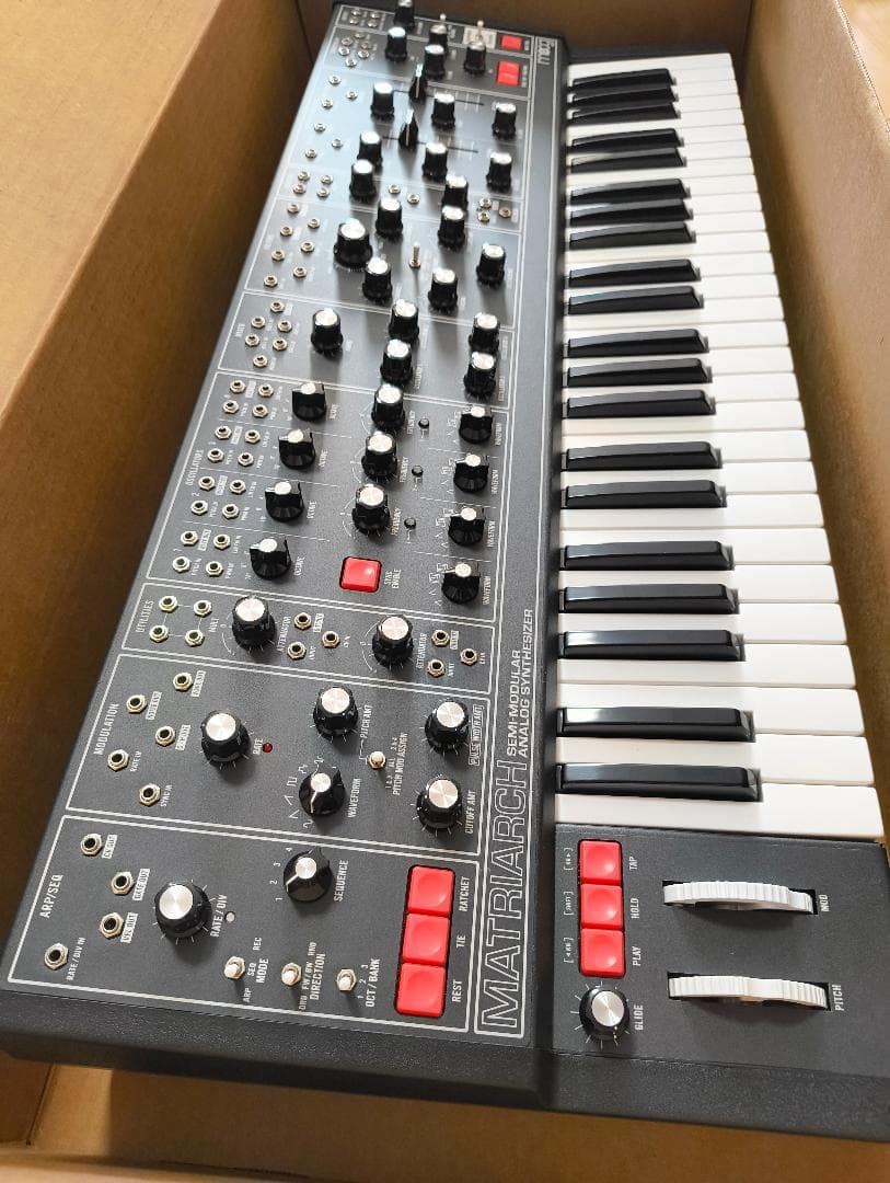 Moog Matriarch DARK アナログシンセサイザー