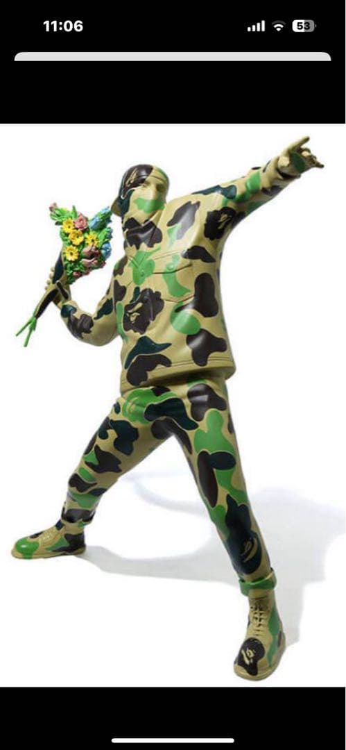 BAPE バンクシーのコラボフィギュアです‼️