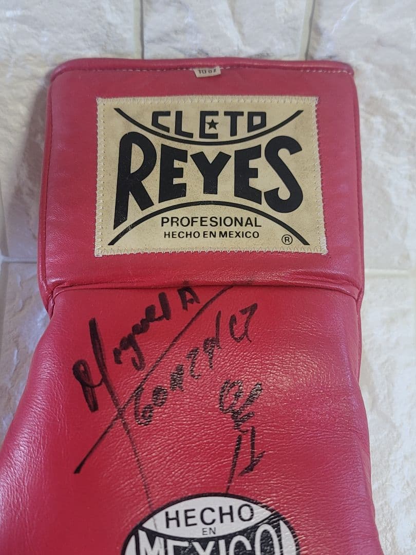 【激レア】一点モノ　金メダリスト&世界王者サイン入りボクシンググローブ(左)