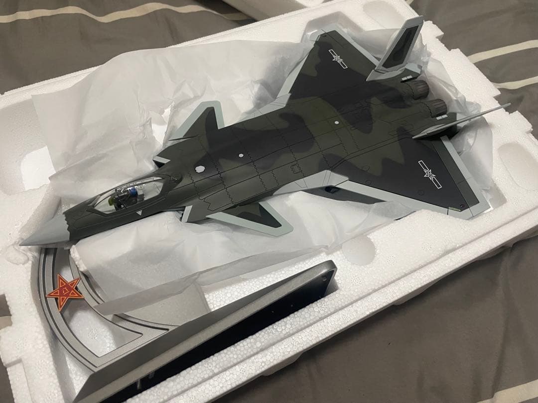 【希少品 1点のみ】中国人民解放軍 空軍 J-20 1/60 ステルス戦闘機