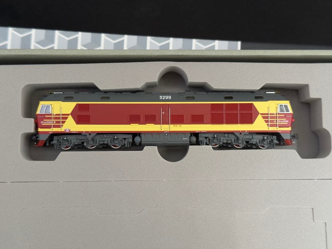 中国型Nゲージ　DF4D-3299 ディーゼル機関車模型