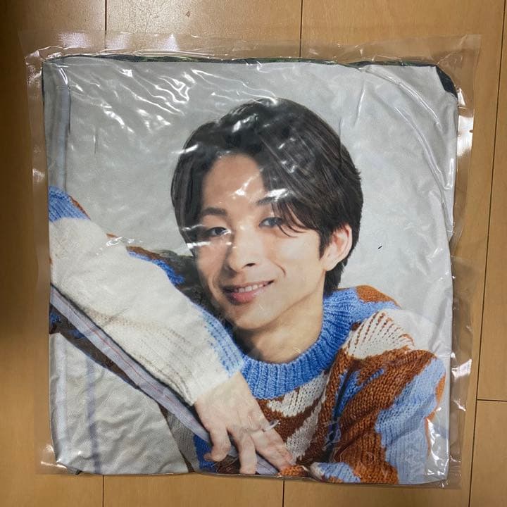 澤本夏輝実写スクエアクッション