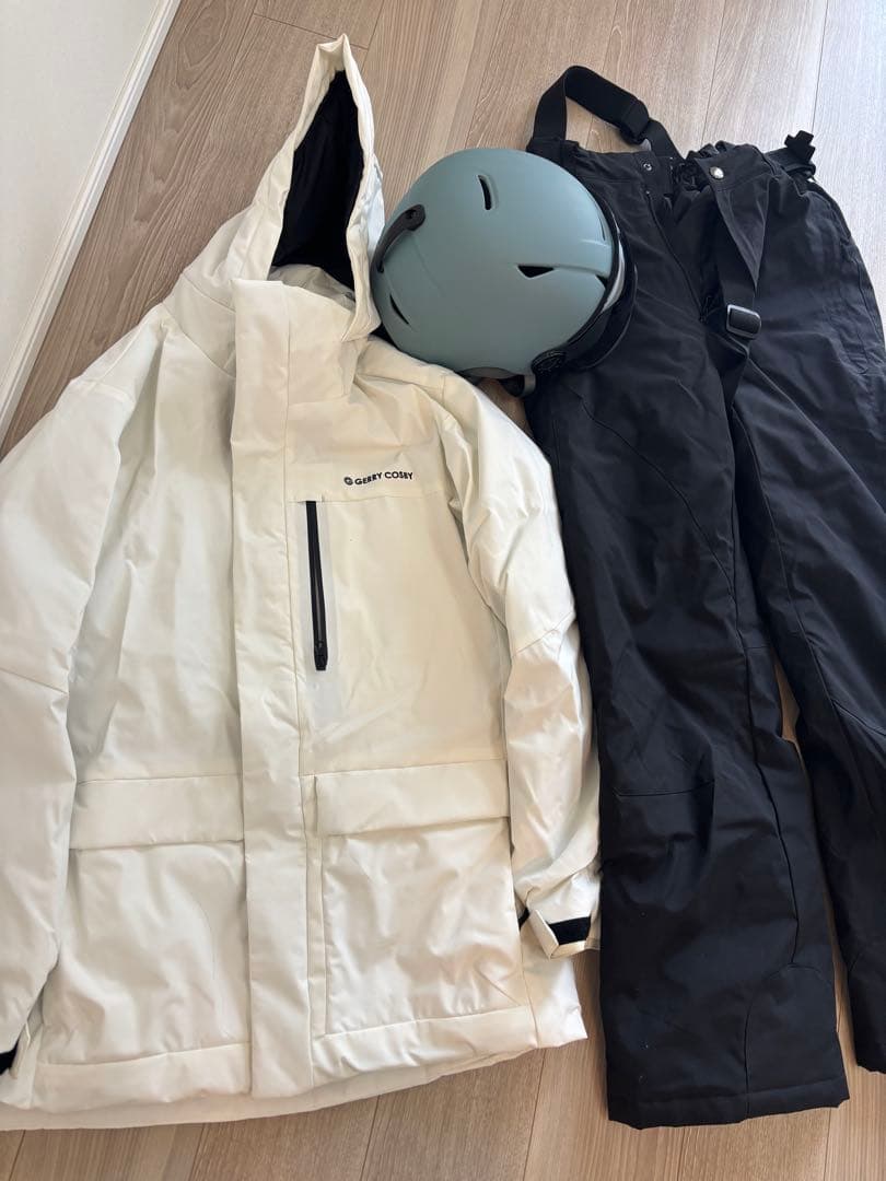スキーウェアセット（ジャケット・パンツ・ヘルメット）　スノーボードウェア