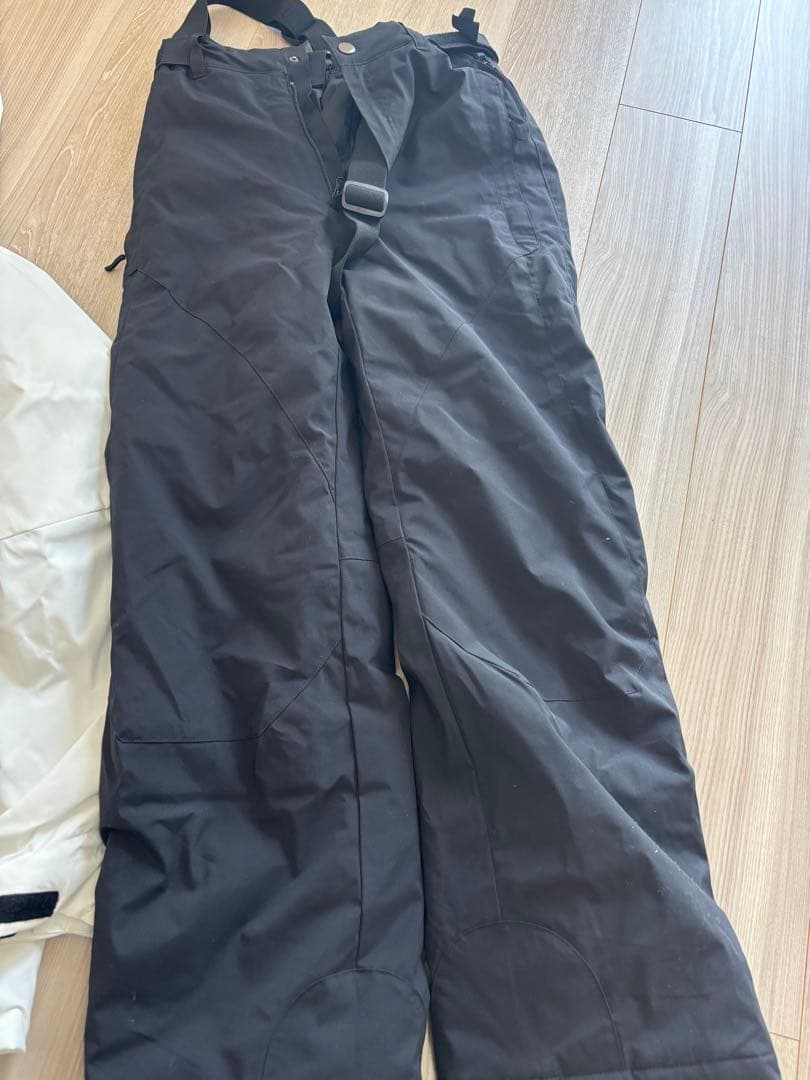 スキーウェアセット（ジャケット・パンツ・ヘルメット）　スノーボードウェア