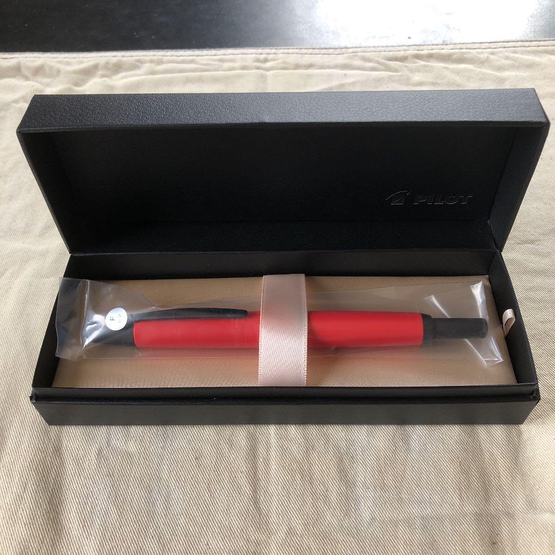 パイロット　キャップレス万年筆　とみや文具限定　赤と黒　細字　Ｆニブ