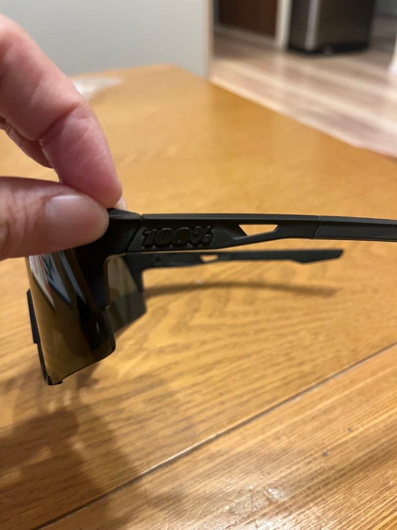 100% スポーツサングラス スモークレンズ