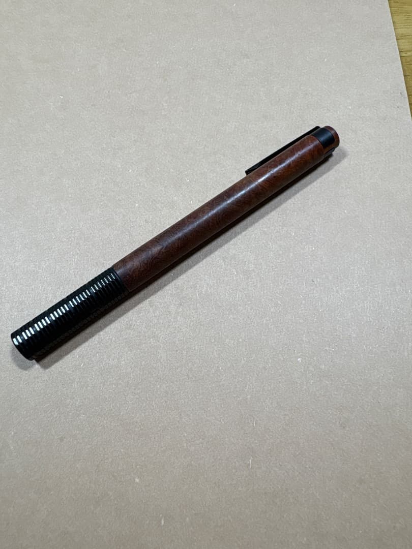 木軸オレンズネロ　花梨瘤