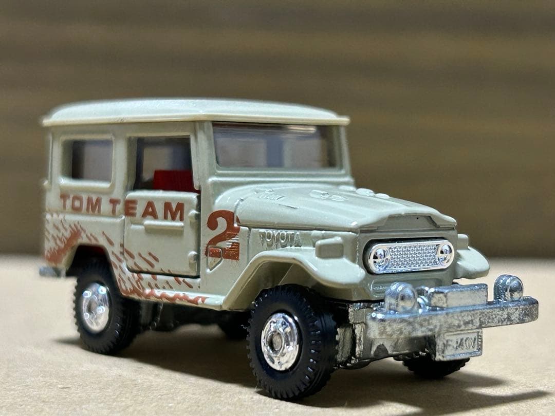 日本製 トミカ トヨタ ランドクルーザー TOM TEAM