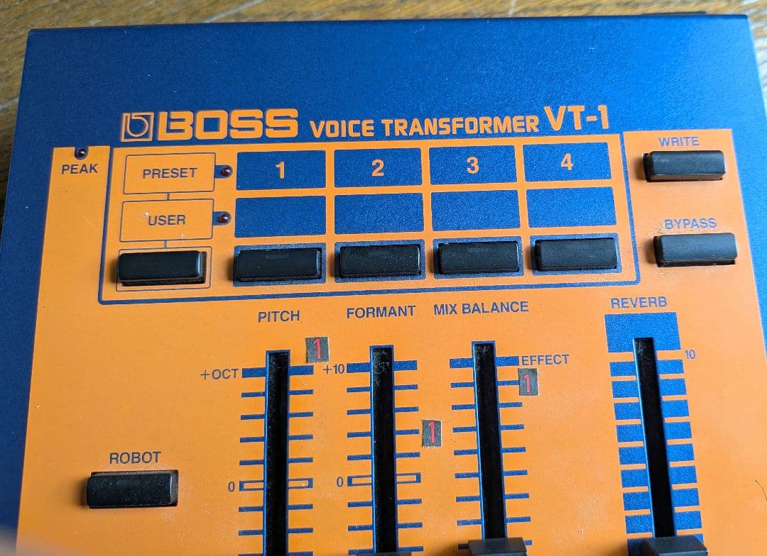 BOSS VT-1 voice transformer（ボイスチェンジャー）