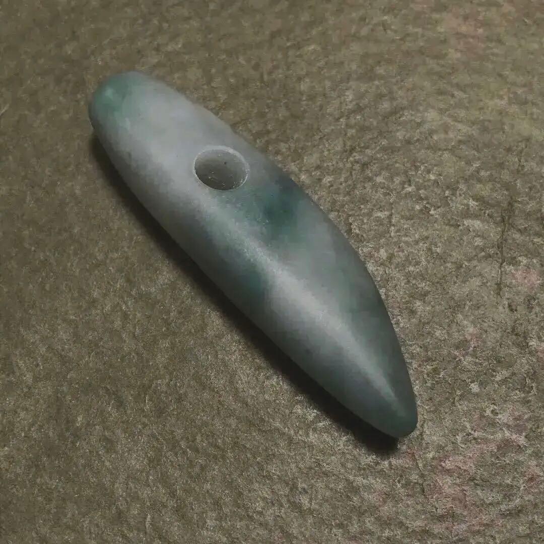 shop販売中　糸魚川翡翠大珠　ろうかん青グレー　24.8g 出土品