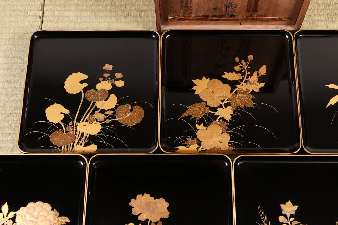 木製漆器 草花 絵変蒔絵 蝋色塗 吸物膳 十客 足付 四方膳 梨地【CM282】