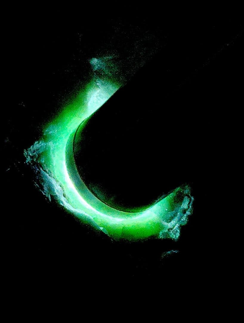 ★翡翠原石★糸魚川硬玉【姫川転石・山之坊コスモクロア・カット431ｇ】