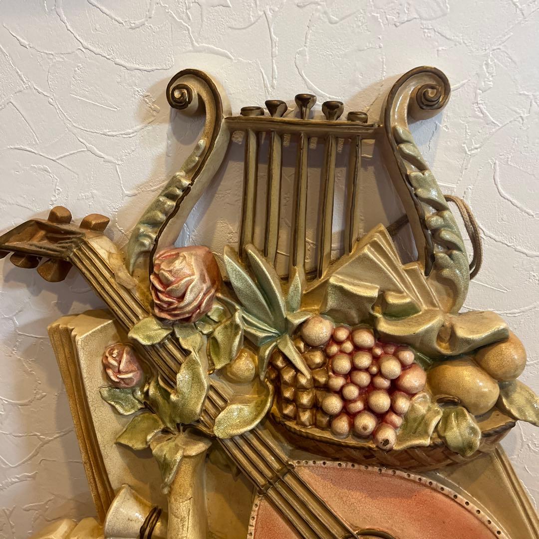 木製の壁掛けアート　アンティーク