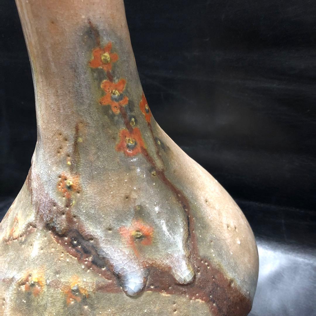 美しい古美術◾️蔵から見事な梅の木が描かれた釉薬どろどろね花瓶、壺、壷が出て来た。