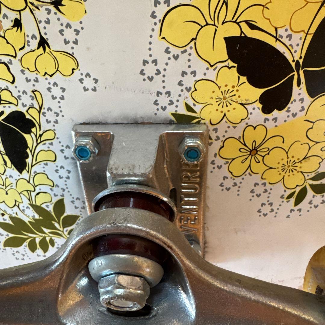 インペリアル　8．0インチ　花柄スケートボード VENTUREロートラック