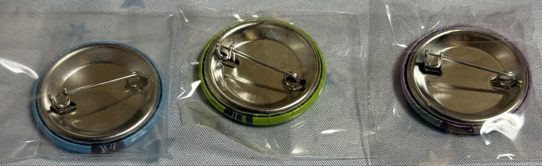 「ハピタス」AMNESIAコラボモデル トートバッグ、スクエア缶バッジ、ラバスト