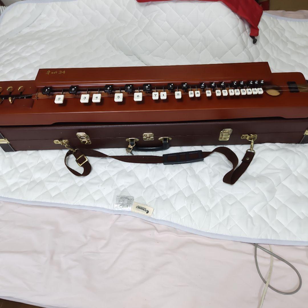 大正琴　スズキ、ヤマハ、エレキ、平成３４、楽譜多数、調弦器３台、ピック