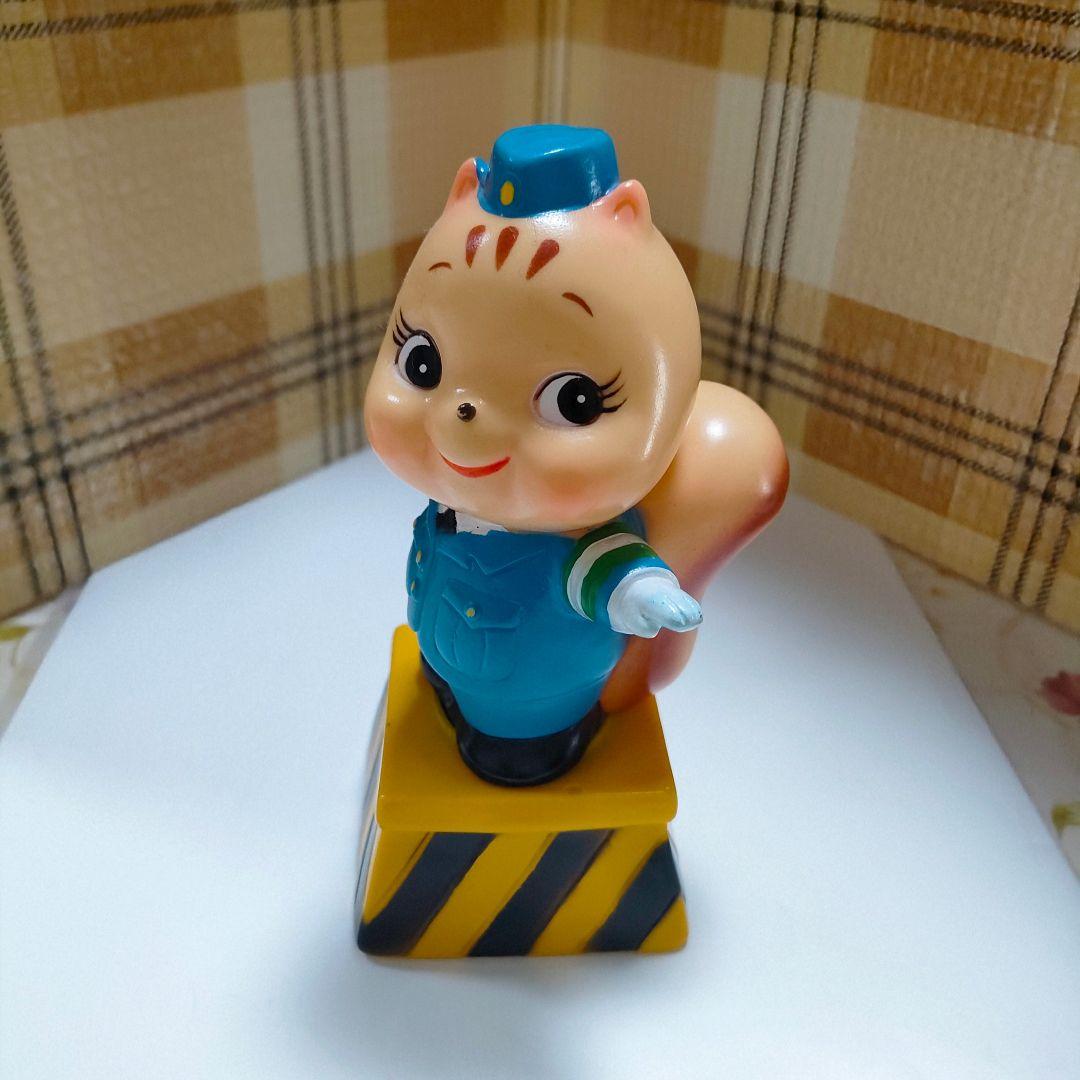 5773#0203　埼玉銀行のリコちゃん貯金箱と絵皿ドイツとポルトガル　0203