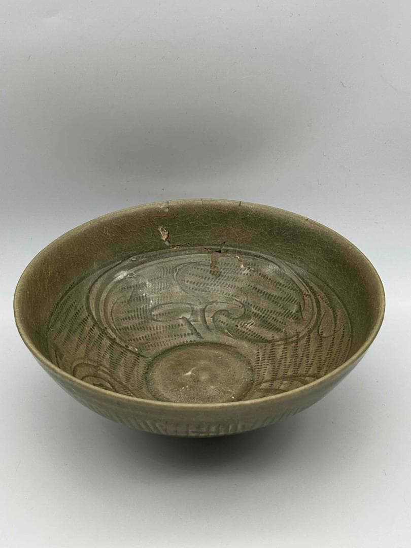 宋時代　青磁　越州窯刻花文碗　茶鉢　越窯 唐物　古賞物　時代物（F117）