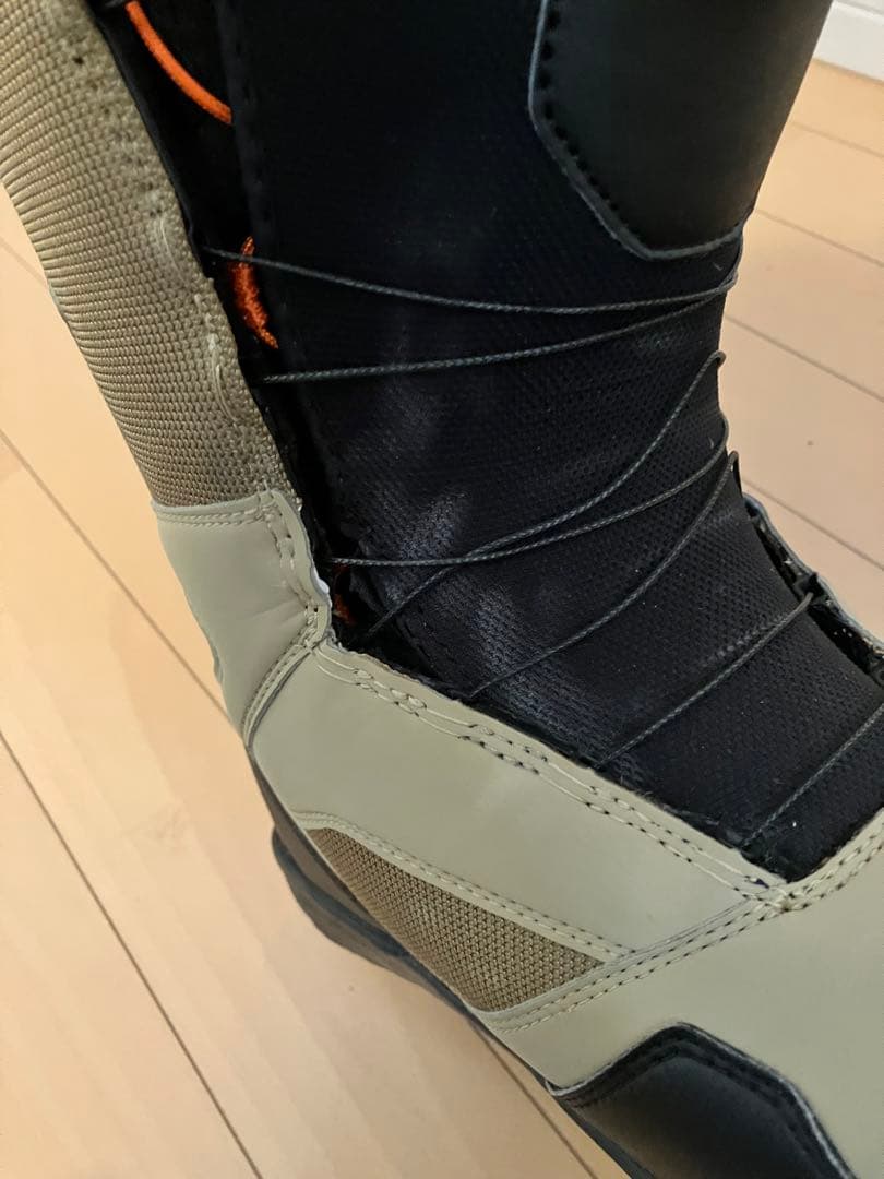 シーズン終盤thirtytwo スノボブーツ BOAシステムダブルBOA US8