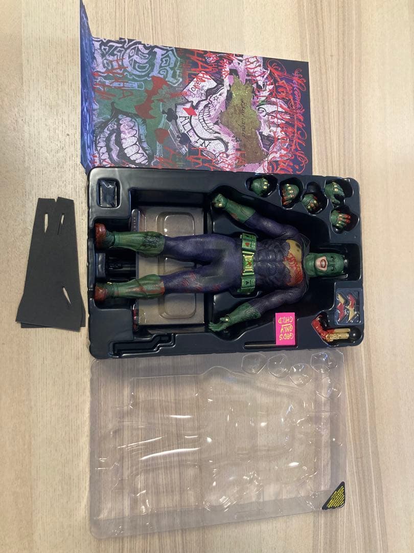 ホットトイズ　ジョーカー （バット・コスプレ）フィギュア　スーサイド・スクワッド