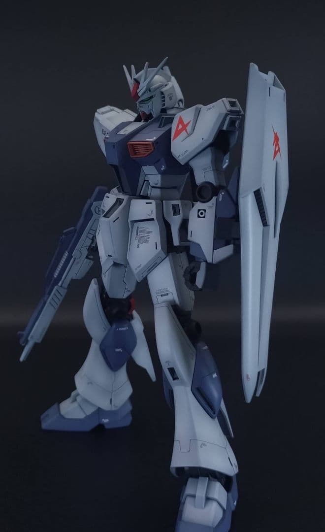 ガンプラ　完成品　EG　1/144 νガンダム