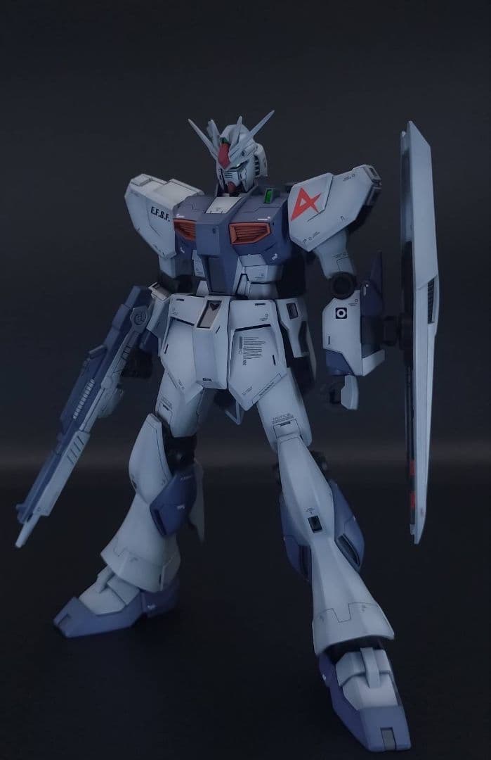 ガンプラ　完成品　EG　1/144 νガンダム