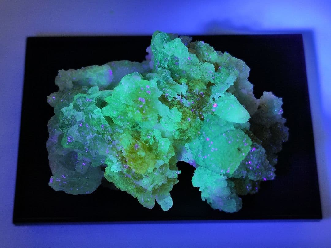 パワーストーン　天然石　原石　蛍光鉱物　ジンカイト　64g　No.158