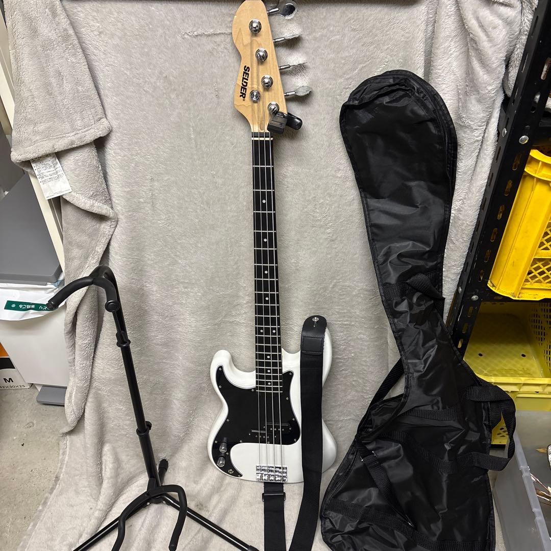SELDER エレキベース ホワイト・ブラック